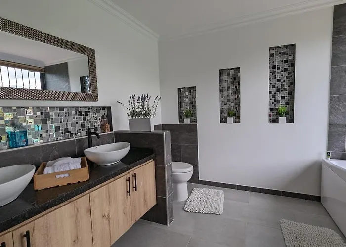 Apto Lujo Con Jacuzzi Y Parqueadero Piso 4