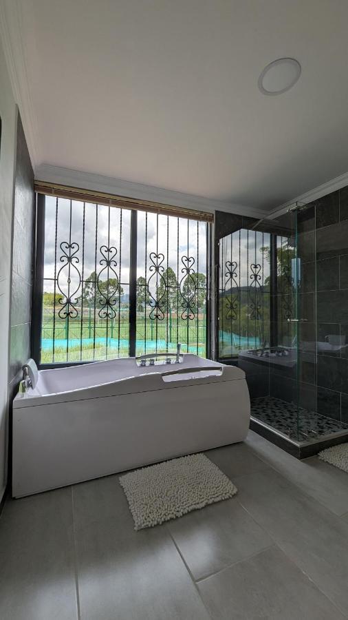 Apto Lujo Con Jacuzzi Y Parqueadero Piso 4 *