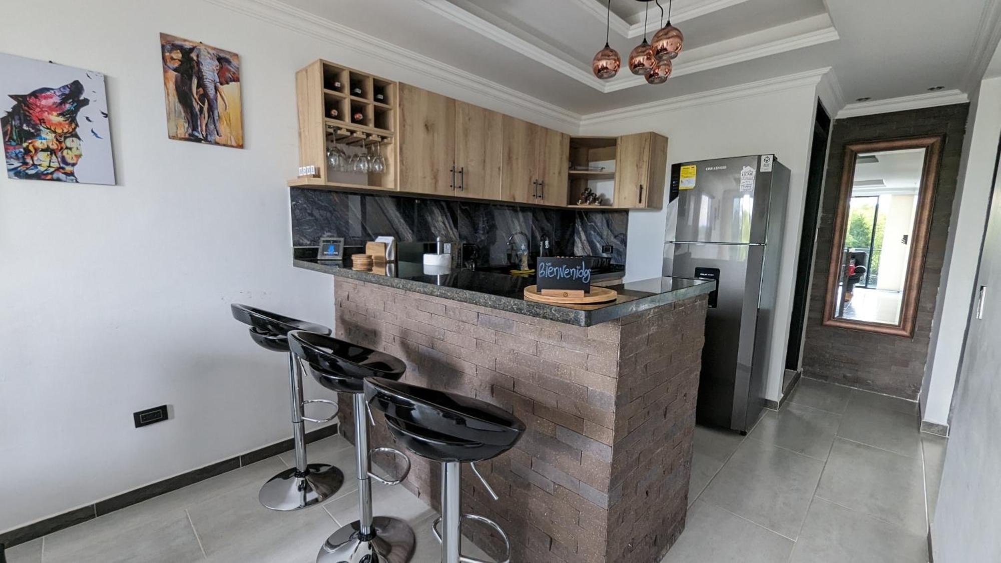 Apto Lujo Con Jacuzzi Y Parqueadero Piso 4